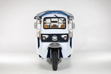 Front view of SunTukTuk